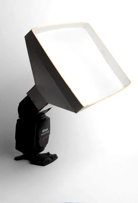 A small DIY softbox - For fly photography you don\'t need the largest softbox. This small home made model has done very well for me on numeral occasions. <a href=\"http://500th.net/build-a-small-softbox\">You can build your own</a>